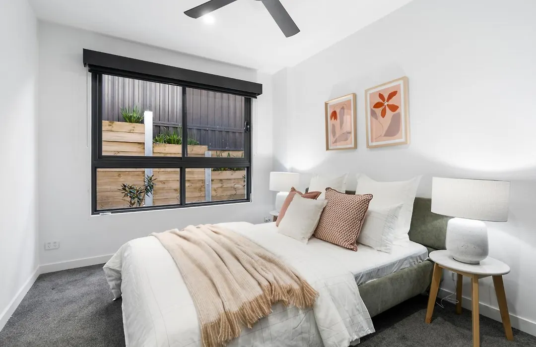 5 Ensuite Luxury Holiday House Balwyn North-1