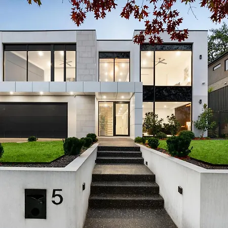 5 Ensuite Luxury Holiday House Balwyn North-2