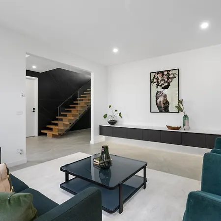 5 Ensuite Luxury Holiday House Balwyn North-3